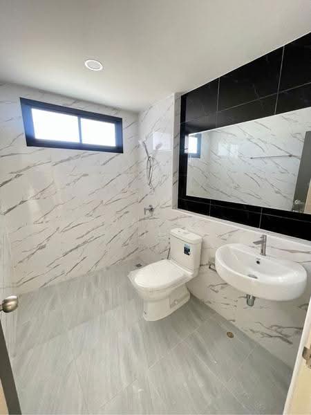3-BR Townhouse, Chon Buri (Pattaya), Ban Khao, Phan Thong, Chon Buri (Pattaya), 3 Bedrooms, 204 sqm, Townhouse For Sale, by Valen Lokunpai , 500529213 - DDproperty.com