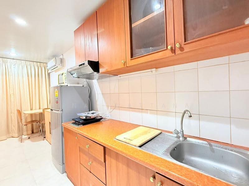 The Prime Suites, Bangkok, 17 Sukhumvit Soi 18, Khlong Toei, Bangkok, 1 Bedroom, 35 sqm, Condo For Rent, by Vinai Wattana, 500529417 - DDproperty.com
