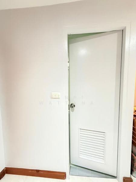 The Prime Suites, Bangkok, 17 Sukhumvit Soi 18, Khlong Toei, Bangkok, 1 Bedroom, 35 sqm, Condo For Rent, by Vinai Wattana, 500529417 - DDproperty.com