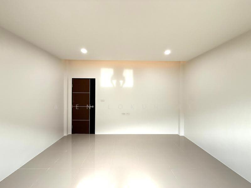 undefined, Chon Buri (Pattaya), Nong Pru, Bang Lamung (Pattaya), Chon Buri (Pattaya), 2 Bedrooms, 66 sqm, Single Detached House For Sale, by Valen Lokunpai , 500529583 - DDproperty.com