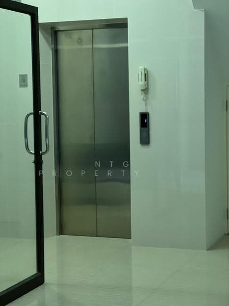 NG554 ขาย // ให้เช่า Home Office มีลิฟท์ในตัว ใกล้ MRT ห้วยขวาง พื้นที่ 800 ตร.ม, Bangkok, ประชาราษฎร์บำเพ็ญ, Huai Khwang, Bangkok, 5 Bedrooms, 800 sqm, Single Detached House For Rent, by NTG Property House Co.,Ltd., 500529613 - DDproperty.com