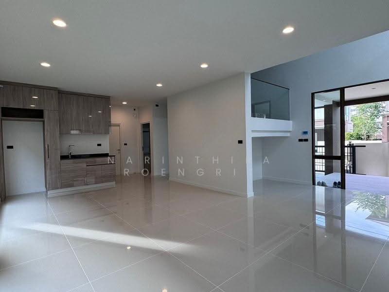 Burasiri Krungthep Kreetha, Bangkok, 95 Soi Pracha Ruam Chai, Hua Mak, Bang Kapi, Bangkok, 4 Bedrooms, 230 sqm, Single Detached House For Rent, by Narinthira Roengrit, 500529826 - DDproperty.com