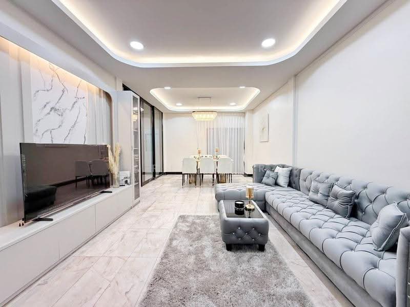 6-BR Townhouse, Bangkok, Huai Khwang, Bangkok, 6 Bedrooms, 400 sqm, Townhouse For Rent, by Narinthira Roengrit, 500529842 - DDproperty.com