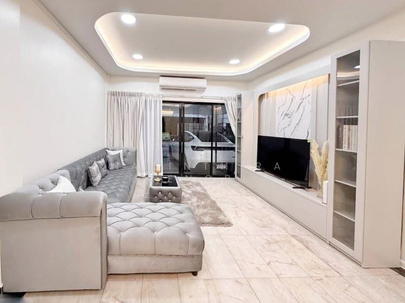 6-BR Townhouse, Bangkok, Huai Khwang, Bangkok, 6 Bedrooms, 400 sqm, Townhouse For Rent, by Narinthira Roengrit, 500529842 - DDproperty.com