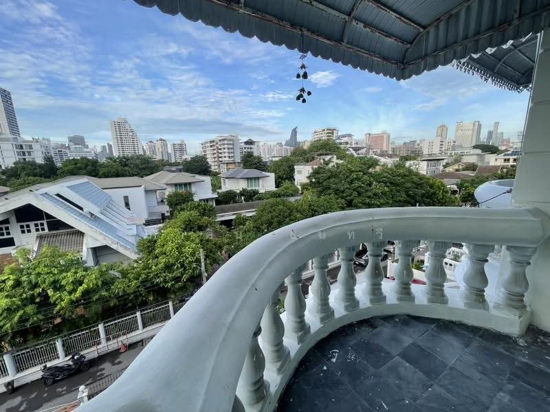 THONG LO 21 | 4-Storey Private Urban Residence 44 sq.wah | 300 sq. m, Bangkok, Khlong Tan Nua, Watthana, Bangkok, 5 Bedrooms, 300 sqm, Townhouse For Sale, by ภาคิน ธนทวี, 500529875 - Panoramic City View - DDproperty.com