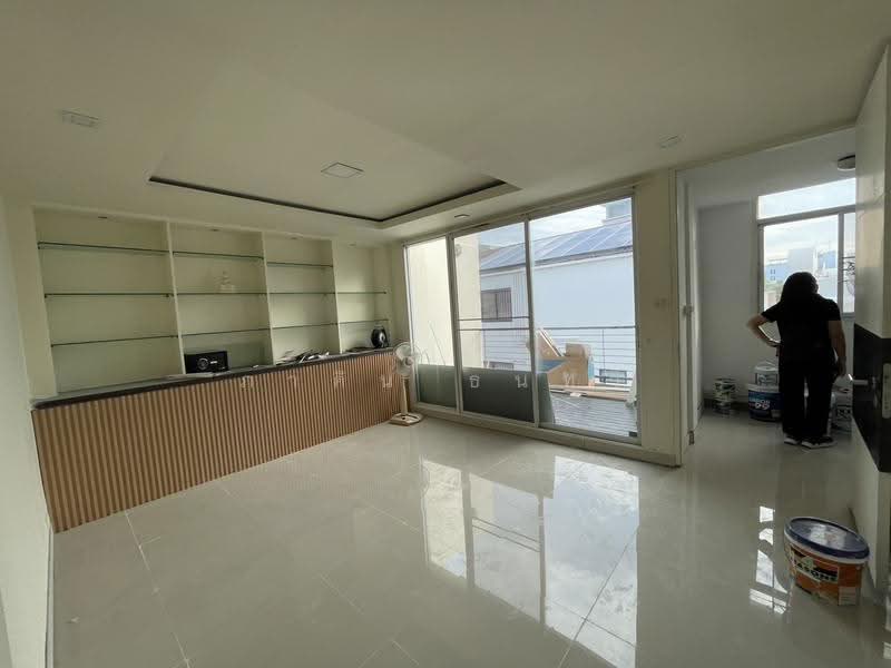 THONG LO 21 | 4-Storey Private Urban Residence 44 sq.wah | 300 sq. m, Bangkok, Khlong Tan Nua, Watthana, Bangkok, 5 Bedrooms, 300 sqm, Townhouse For Sale, by ภาคิน ธนทวี, 500529875 - Level 4 / Living Area - DDproperty.com