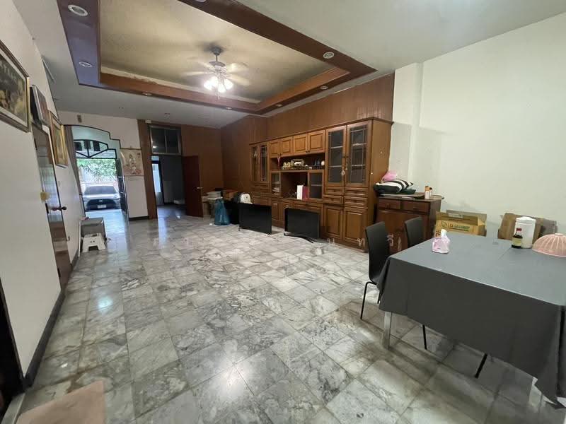 THONG LO 21 | 4-Storey Private Urban Residence 44 sq.wah | 300 sq. m, Bangkok, Khlong Tan Nua, Watthana, Bangkok, 5 Bedrooms, 300 sqm, Townhouse For Sale, by ภาคิน ธนทวี, 500529875 - Level 1 / Living + Dining Area - DDproperty.com