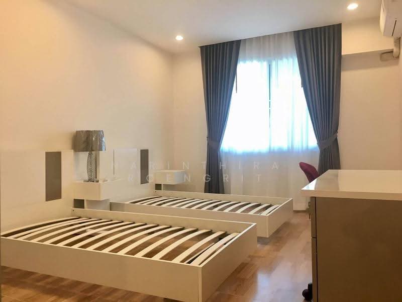 Royal Castle Sukhumvit, Bangkok, 30 Soi Sukhumvit 39, Khlongtoei Nua, Watthana, Bangkok, 3 Bedrooms, 140 sqm, Condo For Rent, by Narinthira Roengrit, 500529947 - DDproperty.com