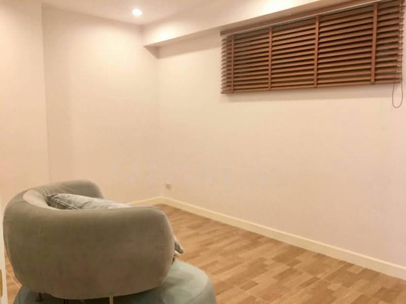 Royal Castle Sukhumvit, Bangkok, 30 Soi Sukhumvit 39, Khlongtoei Nua, Watthana, Bangkok, 3 Bedrooms, 140 sqm, Condo For Rent, by Narinthira Roengrit, 500529947 - DDproperty.com
