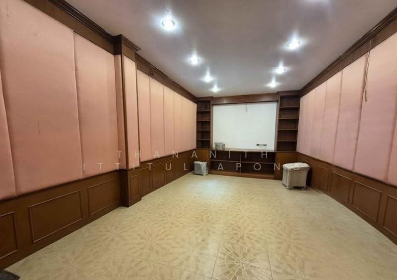 4-BR House, Bangkok, Huai Khwang, Bangkok, 4 Bedrooms, 445 sqm, Single Detached House For Sale, by Thananith Ittitulyapong, 500529958 - DDproperty.com