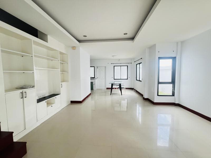 2-Story Townhome, Patta Town Village, Nongprue, Chonburi, Chon Buri (Pattaya), Nong Pru, Bang Lamung (Pattaya), Chon Buri (Pattaya), 2 Bedrooms, 130 sqm, Townhouse For Sale, by Kulaya Thanapura, 500530001 - DDproperty.com