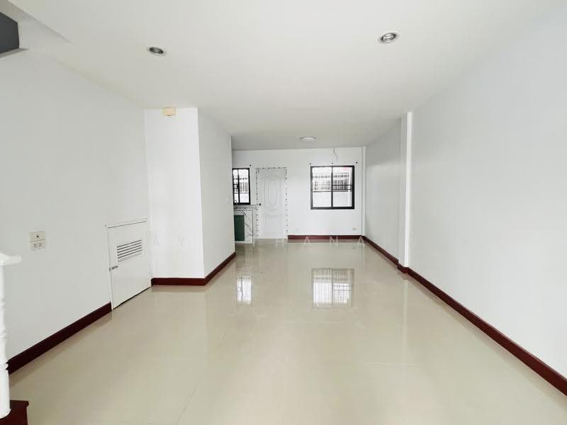 2-Story Townhome, Patta Town Village, Nongprue, Chonburi, Chon Buri (Pattaya), Nong Pru, Bang Lamung (Pattaya), Chon Buri (Pattaya), 2 Bedrooms, 130 sqm, Townhouse For Sale, by Kulaya Thanapura, 500530001 - DDproperty.com