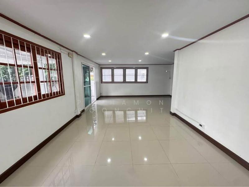 undefined, Bangkok, Suan Luang, Bangkok, 5 Bedrooms, 377 sqm, Single Detached House For Sale, by Pichamon Boonchit, 500530200 - DDproperty.com