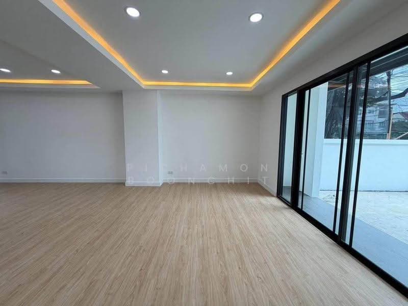 4-BR House, Bangkok, Phlapphla, Wang Thonglang, Bangkok, 4 Bedrooms, 200 sqm, Single Detached House For Sale, by Pichamon Boonchit, 500530251 - DDproperty.com