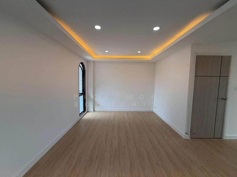4-BR House, Bangkok, Phlapphla, Wang Thonglang, Bangkok, 4 Bedrooms, 200 sqm, Single Detached House For Sale, by Pichamon Boonchit, 500530251 - DDproperty.com