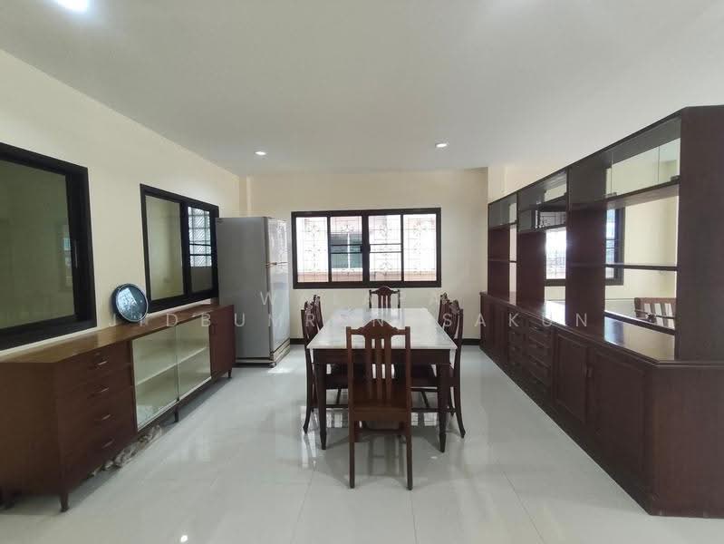 5-BR House, Bangkok, Khan Na Yao, Bangkok, 5 Bedrooms, 4 sqm, Single Detached House For Rent, by Walapa Jidbumrungsakun, 500530256 - DDproperty.com