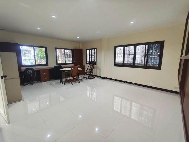 5-BR House, Bangkok, Khan Na Yao, Bangkok, 5 Bedrooms, 4 sqm, Single Detached House For Rent, by Walapa Jidbumrungsakun, 500530256 - DDproperty.com