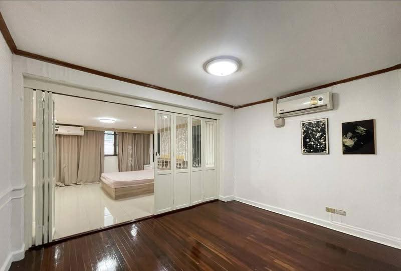Ekkamai 12, Bangkok, สุขุมวิท63, Khlong Tan Nua, Watthana, Bangkok, 4 Bedrooms, 350 sqm, Townhouse For Rent, by จิตราภรณ์ พิมพ์จันทร์, 500530437 - DDproperty.com