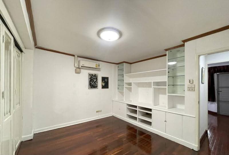 Ekkamai 12, Bangkok, สุขุมวิท63, Khlong Tan Nua, Watthana, Bangkok, 4 Bedrooms, 350 sqm, Townhouse For Rent, by จิตราภรณ์ พิมพ์จันทร์, 500530437 - DDproperty.com