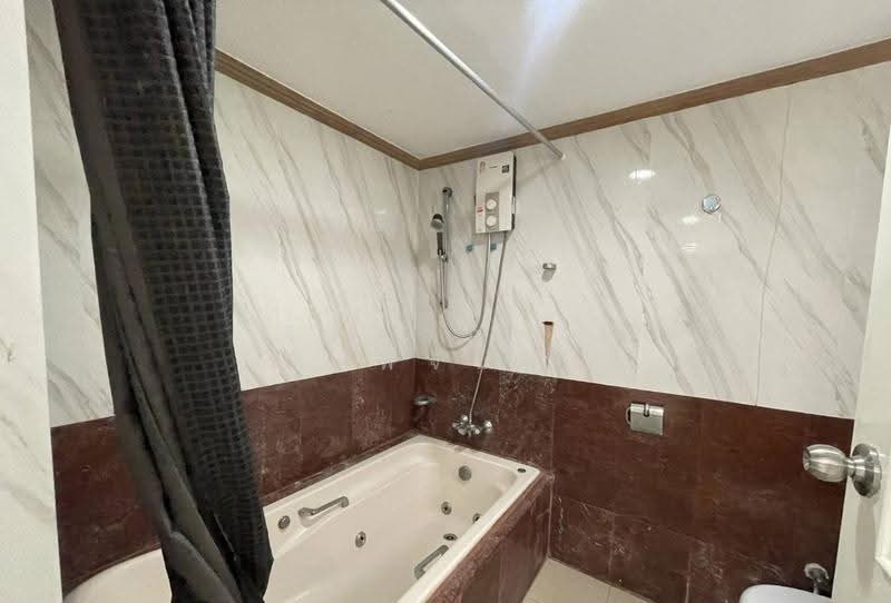 Ekkamai 12, Bangkok, สุขุมวิท63, Khlong Tan Nua, Watthana, Bangkok, 4 Bedrooms, 350 sqm, Townhouse For Rent, by จิตราภรณ์ พิมพ์จันทร์, 500530437 - DDproperty.com
