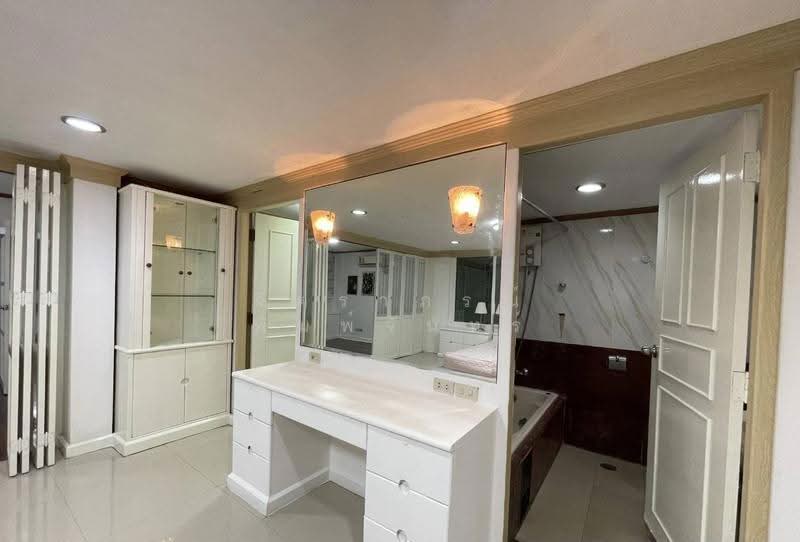Ekkamai 12, Bangkok, สุขุมวิท63, Khlong Tan Nua, Watthana, Bangkok, 4 Bedrooms, 350 sqm, Townhouse For Rent, by จิตราภรณ์ พิมพ์จันทร์, 500530437 - DDproperty.com