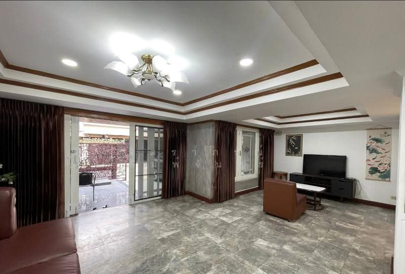 Ekkamai 12, Bangkok, สุขุมวิท63, Khlong Tan Nua, Watthana, Bangkok, 4 Bedrooms, 350 sqm, Townhouse For Rent, by จิตราภรณ์ พิมพ์จันทร์, 500530437 - DDproperty.com