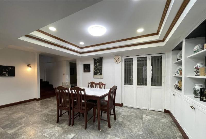 Ekkamai 12, Bangkok, สุขุมวิท63, Khlong Tan Nua, Watthana, Bangkok, 4 Bedrooms, 350 sqm, Townhouse For Rent, by จิตราภรณ์ พิมพ์จันทร์, 500530437 - DDproperty.com