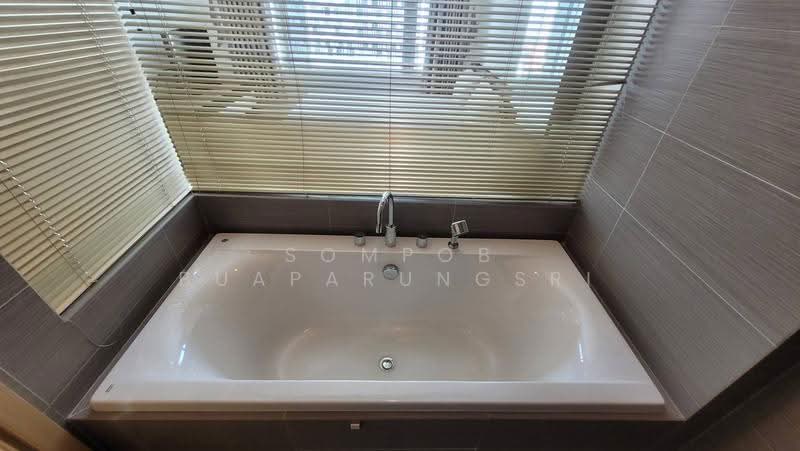 Siri At Sukhumvit, Bangkok, 902 Sukhumvit Road, Phra Kanong, Khlong Toei, Bangkok, 2 Bedrooms, 70 sqm, Condo For Rent, by Sompob Buaparungsri, 500530447 - DDproperty.com