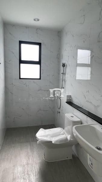46223 – บ้านเดี่ยว วิสดอม กรีนทาวน์ 2 (Wisdom Greentown 2) เนื้อที่ 74.20 ตร.ว. ใกล้ โรงเรียนสารสาสน, Bangkok, เลียบคลองภาษีเจริญฝั่งใต้, Nong Kham, Nong Khaem, Bangkok, 4 Bedrooms, 285 sqm, Single Detached House For Sale, by Forbest Properties Co., Ltd., 500530751 - DDproperty.com