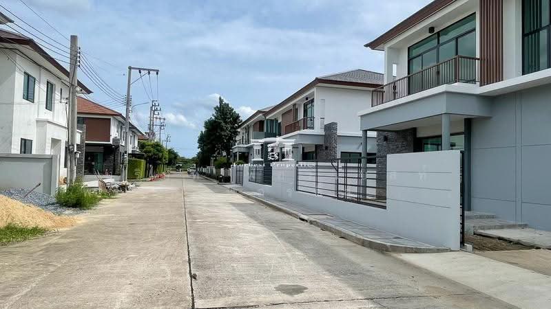 46225 – บ้านเดี่ยว วิสดอม กรีนทาวน์ 2 (Wisdom Greentown 2) เนื้อที่ 52 ตร.ว. ใกล้ โรงเรียนสารสาสน์วิ, Bangkok, เลียบคลองภาษีเจริญฝั่งใต้, Nong Kham, Nong Khaem, Bangkok, 4 Bedrooms, 210 sqm, Single Detached House For Sale, by Forbest Properties Co., Ltd., 500530770 - DDproperty.com