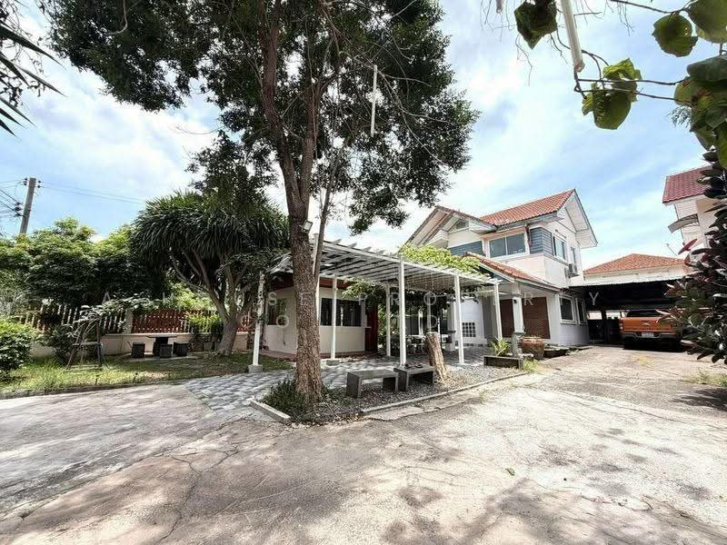 Beautiful detached house for sale in Sriracha-Chak Kho. Excellent location, very livable, Chon Buri (Pattaya), Surasak, Si Racha, Chon Buri (Pattaya), 3 Bedrooms, 400 sqm, Single Detached House For Sale, by A House Property Co.,Ltd., 500530800 - DDproperty.com
