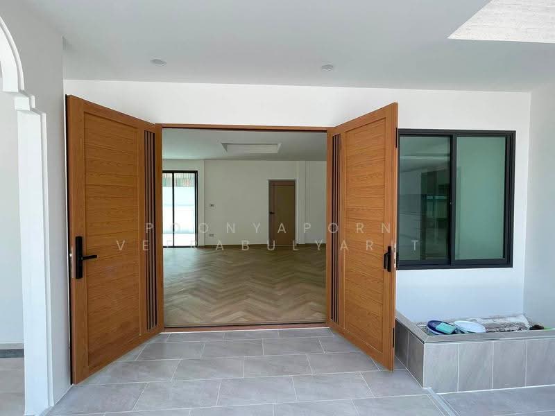 ขายบ้านเดี่ยว : ซอยลาดพร้าว 87, Bangkok, ลาดพร้าว, Khlong Chaokhun Sing, Wang Thonglang, Bangkok, 5 Bedrooms, 250 sqm, Single Detached House For Sale, by Poonyaporn Veerabulyarit, 500530971 - DDproperty.com