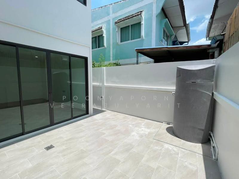 ขายบ้านเดี่ยว : ซอยลาดพร้าว 87, Bangkok, ลาดพร้าว, Khlong Chaokhun Sing, Wang Thonglang, Bangkok, 5 Bedrooms, 250 sqm, Single Detached House For Sale, by Poonyaporn Veerabulyarit, 500530971 - DDproperty.com