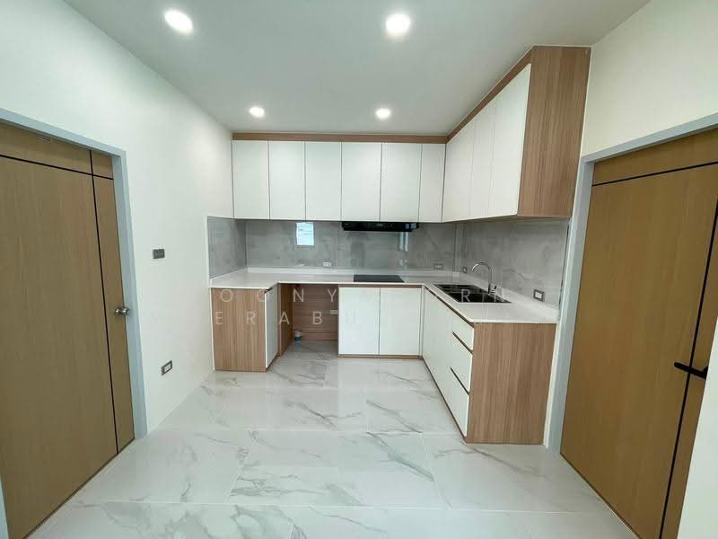 ขายบ้านเดี่ยว : ซอยลาดพร้าว 87, Bangkok, ลาดพร้าว, Khlong Chaokhun Sing, Wang Thonglang, Bangkok, 5 Bedrooms, 250 sqm, Single Detached House For Sale, by Poonyaporn Veerabulyarit, 500530971 - DDproperty.com