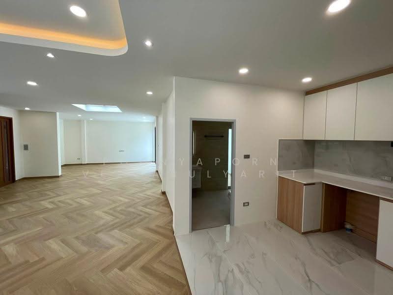 ขายบ้านเดี่ยว : ซอยลาดพร้าว 87, Bangkok, ลาดพร้าว, Khlong Chaokhun Sing, Wang Thonglang, Bangkok, 5 Bedrooms, 250 sqm, Single Detached House For Sale, by Poonyaporn Veerabulyarit, 500530971 - DDproperty.com