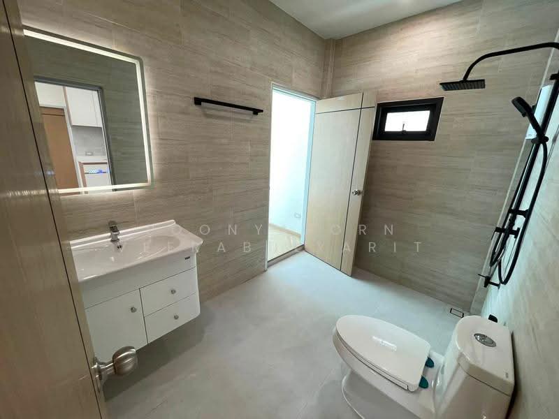 ขายบ้านเดี่ยว : ซอยลาดพร้าว 87, Bangkok, ลาดพร้าว, Khlong Chaokhun Sing, Wang Thonglang, Bangkok, 5 Bedrooms, 250 sqm, Single Detached House For Sale, by Poonyaporn Veerabulyarit, 500530971 - DDproperty.com