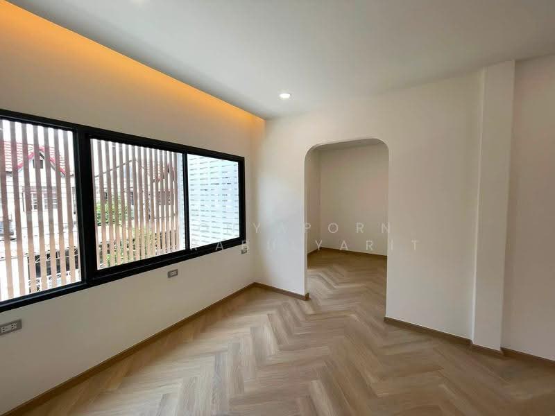 ขายบ้านเดี่ยว : ซอยลาดพร้าว 87, Bangkok, ลาดพร้าว, Khlong Chaokhun Sing, Wang Thonglang, Bangkok, 5 Bedrooms, 250 sqm, Single Detached House For Sale, by Poonyaporn Veerabulyarit, 500530971 - DDproperty.com