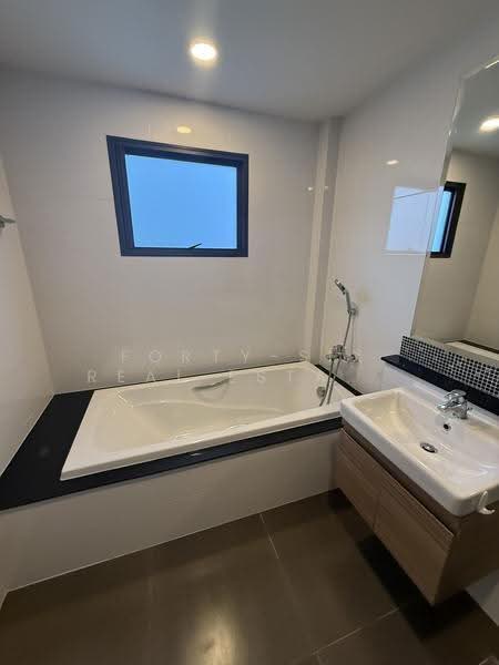 The City Pattanakarn, Bangkok, On Nut Road, Prawet, Bangkok, 4 Bedrooms, 240 sqm, Single Detached House For Rent, by Forty-Six Real Estate Group, 500530992 - DDproperty.com