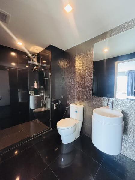 Rhythm Sukhumvit 36-38, Bangkok, 55 Soi Sukhumvit 36, Sukhumvit Road, Phra Kanong, Khlong Toei, Bangkok, 2 Bedrooms, 55 sqm, Condo For Rent, by Wiriya Kuekkong, 500531255 - DDproperty.com