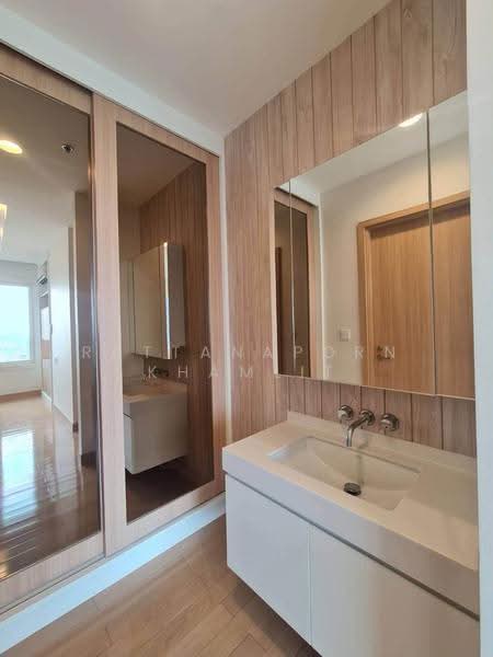 Siri At Sukhumvit, Bangkok, 902 Sukhumvit Road, Phra Kanong, Khlong Toei, Bangkok, 2 Bedrooms, 70 sqm, Condo For Rent, by Rattanaporn Khamlit, 500531279 - DDproperty.com