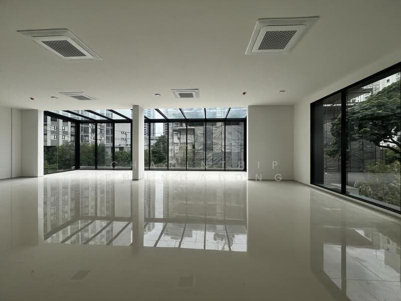 Commercial space for rent on the 2nd floor of a building in the heart of Ratchadaphisek-Rama 9, Bangkok, เทียมร่วมมิตร, Huai Khwang, Bangkok, , 160 sqm, Retail Space For Rent, by Charinthip Phungalong, 500531289 - DDproperty.com