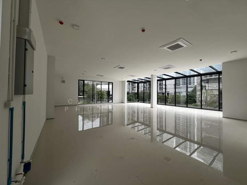 Commercial space for rent on the 2nd floor of a building in the heart of Ratchadaphisek-Rama 9, Bangkok, เทียมร่วมมิตร, Huai Khwang, Bangkok, , 160 sqm, Retail Space For Rent, by Charinthip Phungalong, 500531289 - DDproperty.com
