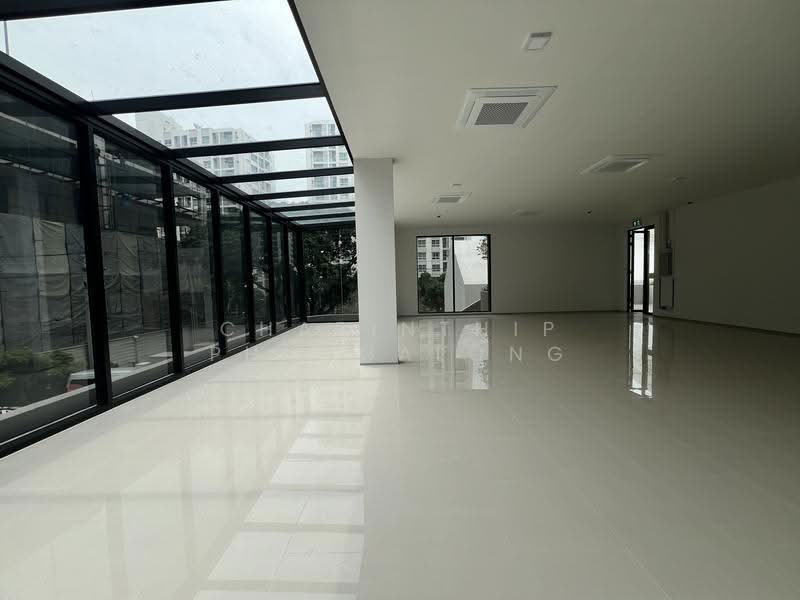 Commercial space for rent on the 2nd floor of a building in the heart of Ratchadaphisek-Rama 9, Bangkok, เทียมร่วมมิตร, Huai Khwang, Bangkok, , 160 sqm, Retail Space For Rent, by Charinthip Phungalong, 500531289 - DDproperty.com