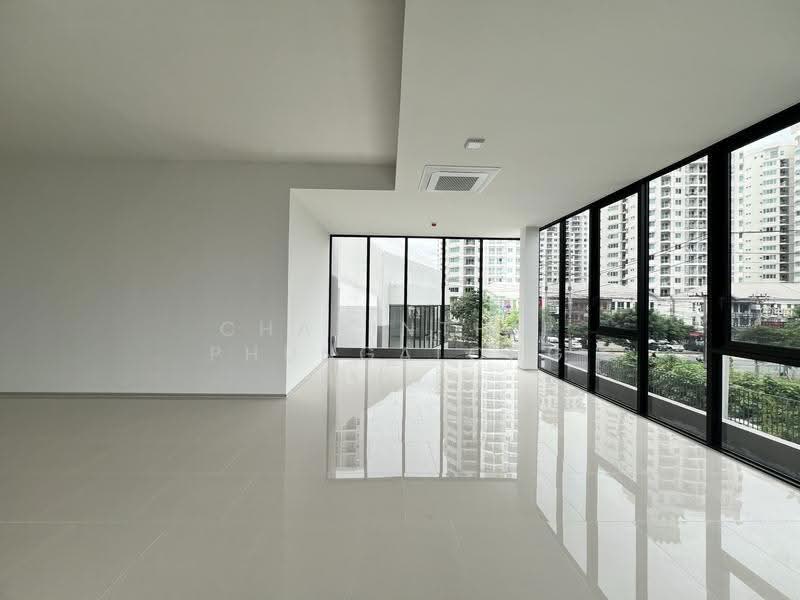 Commercial space for rent on the 2nd floor of a building in the heart of Ratchadaphisek-Rama 9, Bangkok, เทียมร่วมมิตร, Huai Khwang, Bangkok, , 160 sqm, Retail Space For Rent, by Charinthip Phungalong, 500531289 - DDproperty.com
