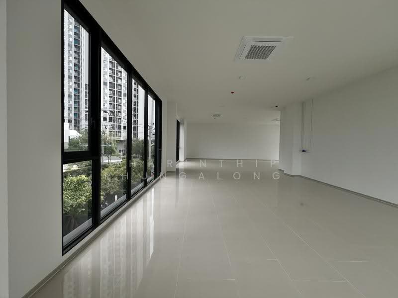 Commercial space for rent on the 2nd floor of a building in the heart of Ratchadaphisek-Rama 9, Bangkok, เทียมร่วมมิตร, Huai Khwang, Bangkok, , 160 sqm, Retail Space For Rent, by Charinthip Phungalong, 500531289 - DDproperty.com