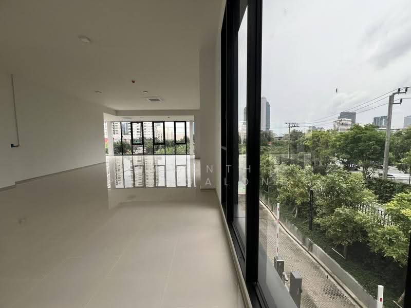 Commercial space for rent on the 2nd floor of a building in the heart of Ratchadaphisek-Rama 9, กรุงเทพ, เทียมร่วมมิตร, ห้วยขวาง, กรุงเทพ, 160 ตร.ม., พื้นที่ขายของ ให้เช่า, โดย Charinthip Phungalong, 500531289 - DDproperty.com