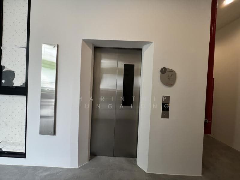 Commercial space for rent on the 2nd floor of a building in the heart of Ratchadaphisek-Rama 9, Bangkok, เทียมร่วมมิตร, Huai Khwang, Bangkok, , 160 sqm, Retail Space For Rent, by Charinthip Phungalong, 500531289 - DDproperty.com