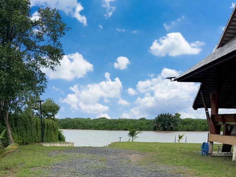 ขายบ้านเดี่ยวริมแม่น้ำสไตล์ล้านนาโมเดิร์น วิวสวย พร้อมท่าเรือและโป๊ะส่วนตัว ต.บางแตน จ.ปราจีนบุรี, ปราจีนบุรี, บางแตน, บ้านสร้าง, ปราจีนบุรี, 388 ตร.ม., บ้านเดี่ยว ขาย, โดย ชื่นศิกานต์ ภูเบศพุฒิพัฒน์ คุณหญิง, 500531422 - DDproperty.com