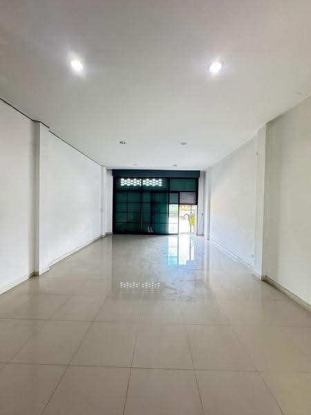 ให้เช่าอาคารพาณิชย์ 3 ชั้น ม.พาร์ควิว 3 บึง ศรีราชา, Chon Buri (Pattaya), Bueng, Si Racha, Chon Buri (Pattaya), , 120 sqm, Shophouse For Rent, by Dusit Saengfa, 500531433 - DDproperty.com