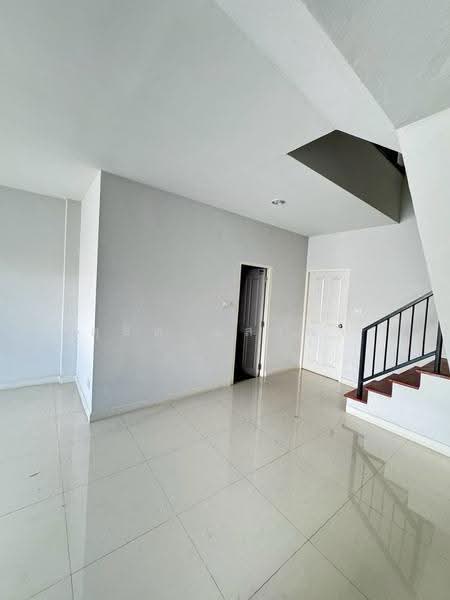 ให้เช่าอาคารพาณิชย์ 3 ชั้น ม.พาร์ควิว 3 บึง ศรีราชา, Chon Buri (Pattaya), Bueng, Si Racha, Chon Buri (Pattaya), , 120 sqm, Shophouse For Rent, by Dusit Saengfa, 500531433 - DDproperty.com
